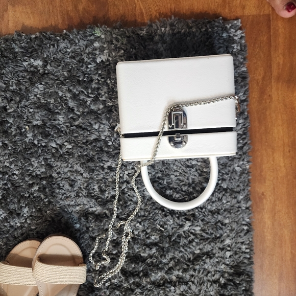 Urban Outfitters White Chain HandbagVery good condition - Picture 6 of 9